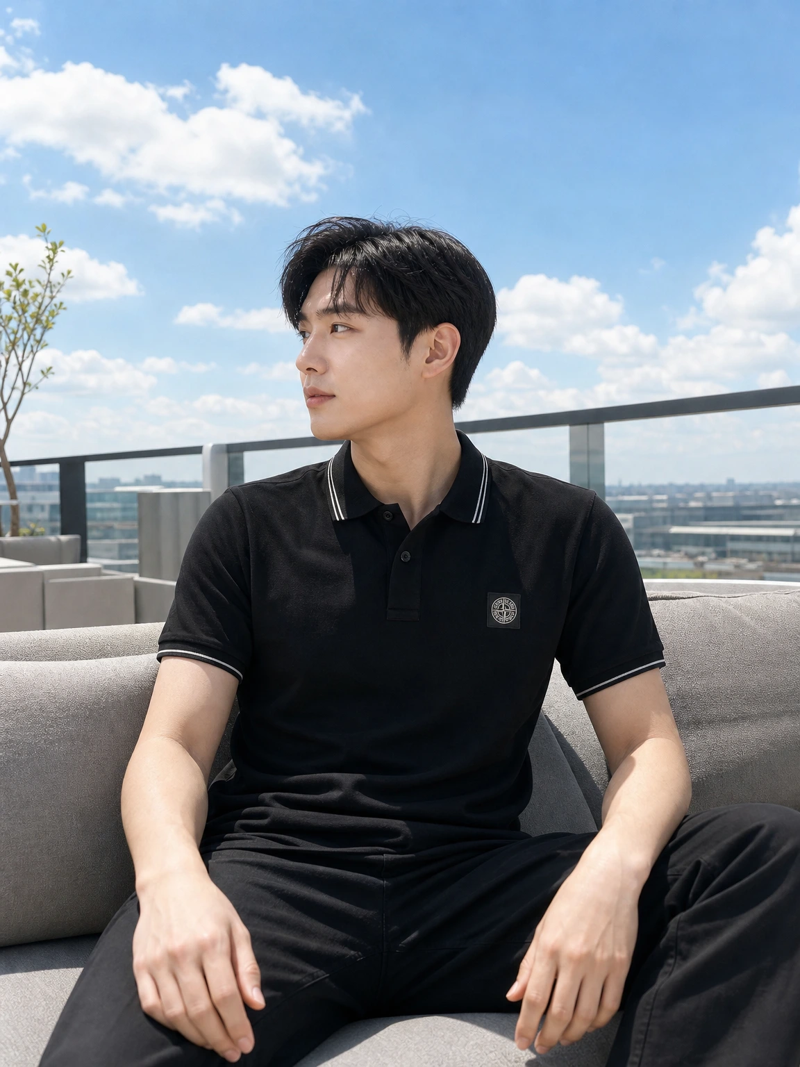 배색 라인으로 정돈된 PK 셔츠