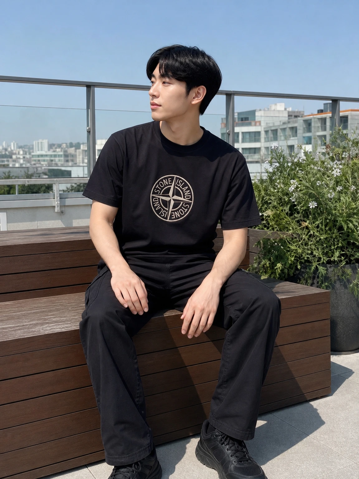 중앙 빅 로고로 존재감 있는 반팔 티셔츠