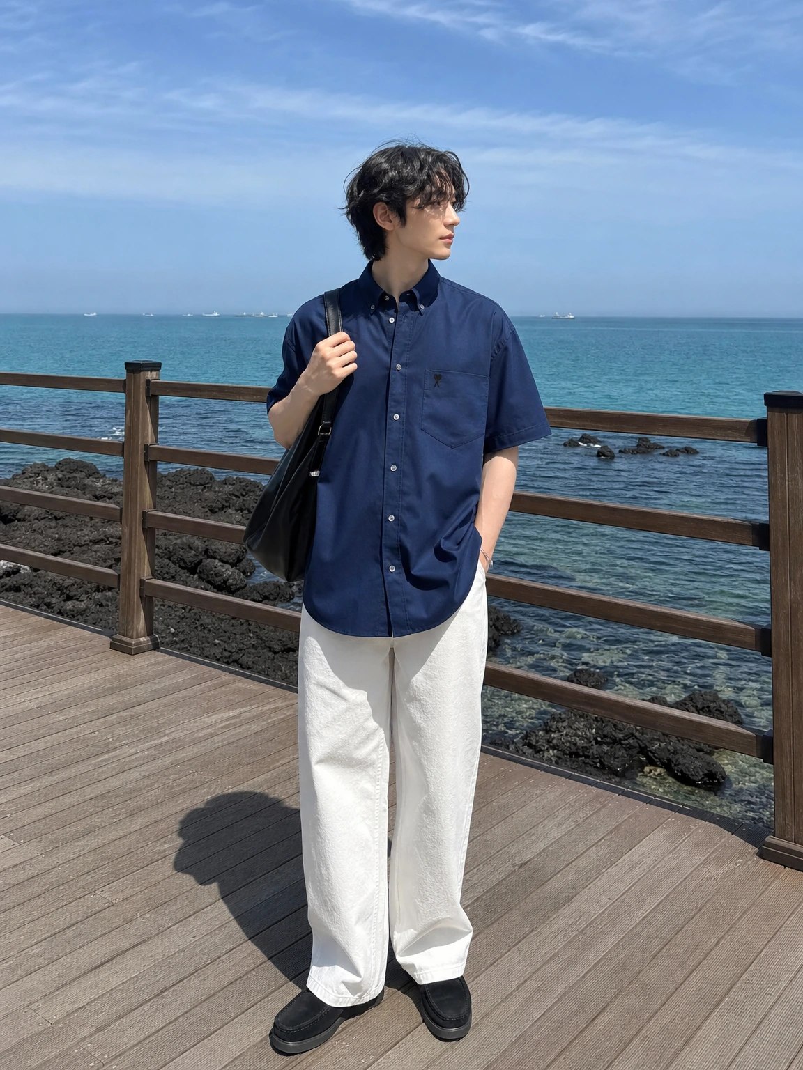 버튼다운 칼라로 단정한 셔츠