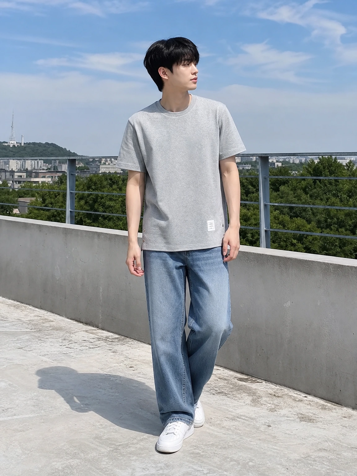 담백한 실루엣의 반팔 티셔츠