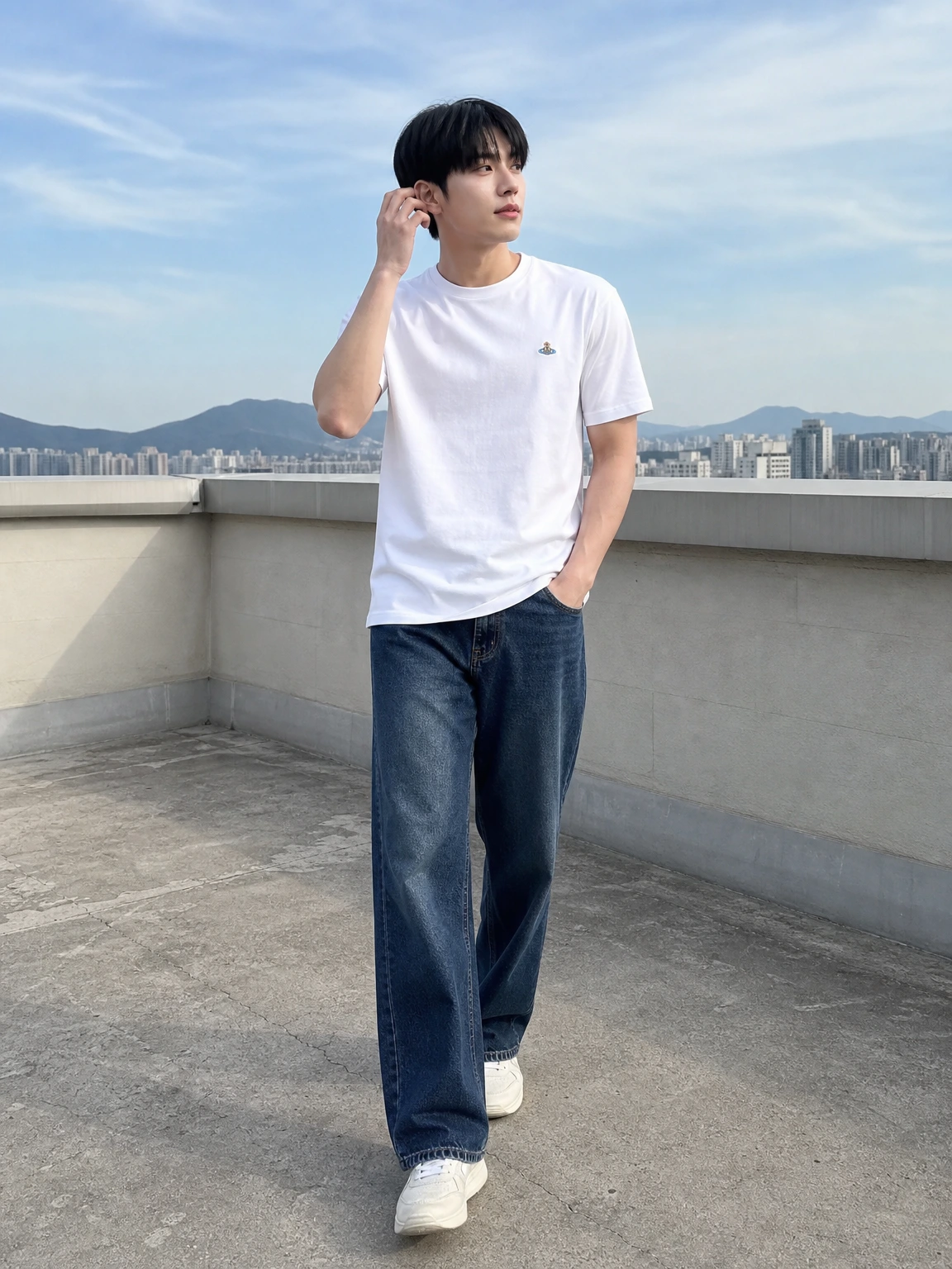 미니 자수로 힘을 준 티셔츠