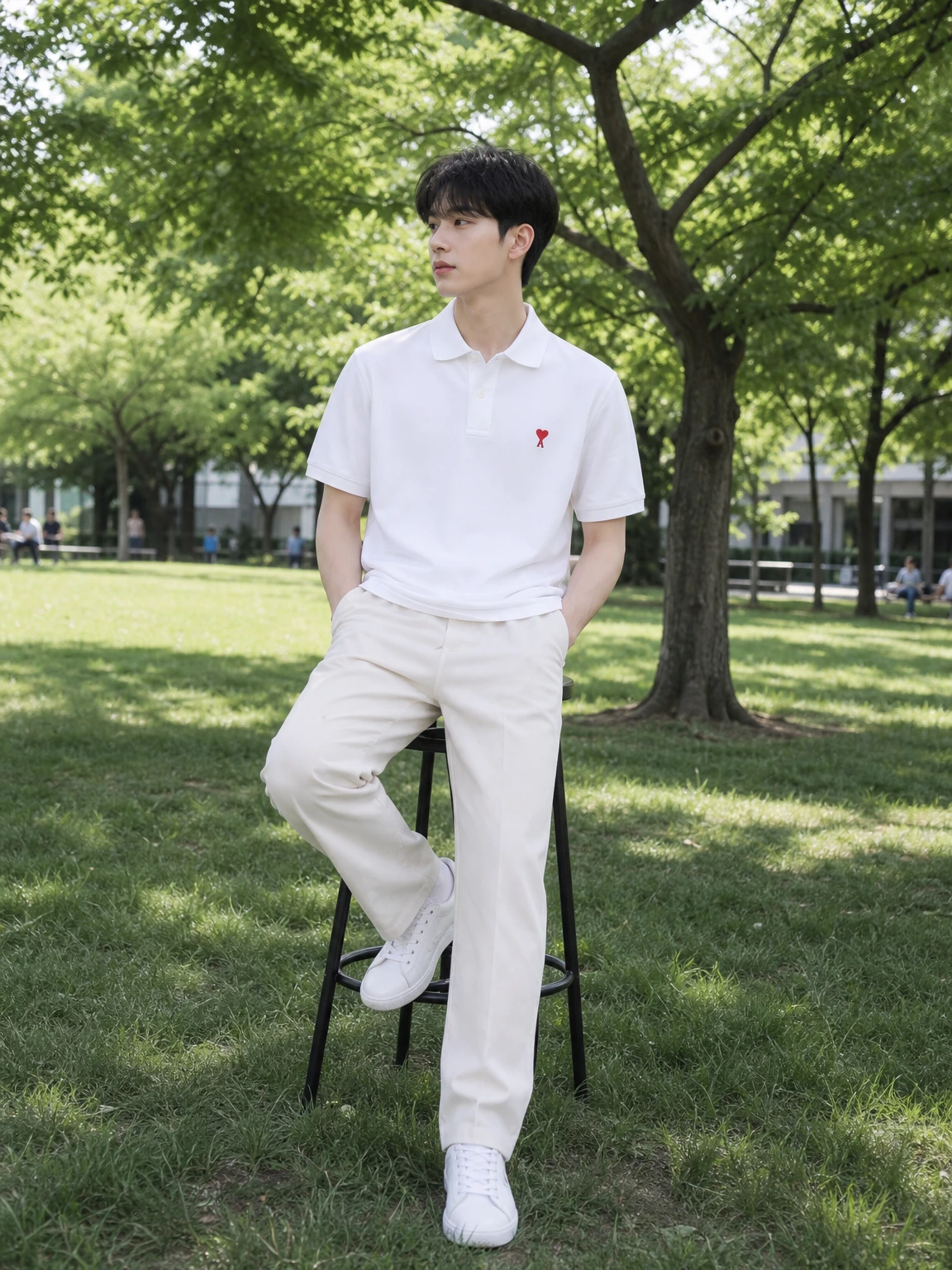 하트 자수로 포인트 준 폴로 셔츠