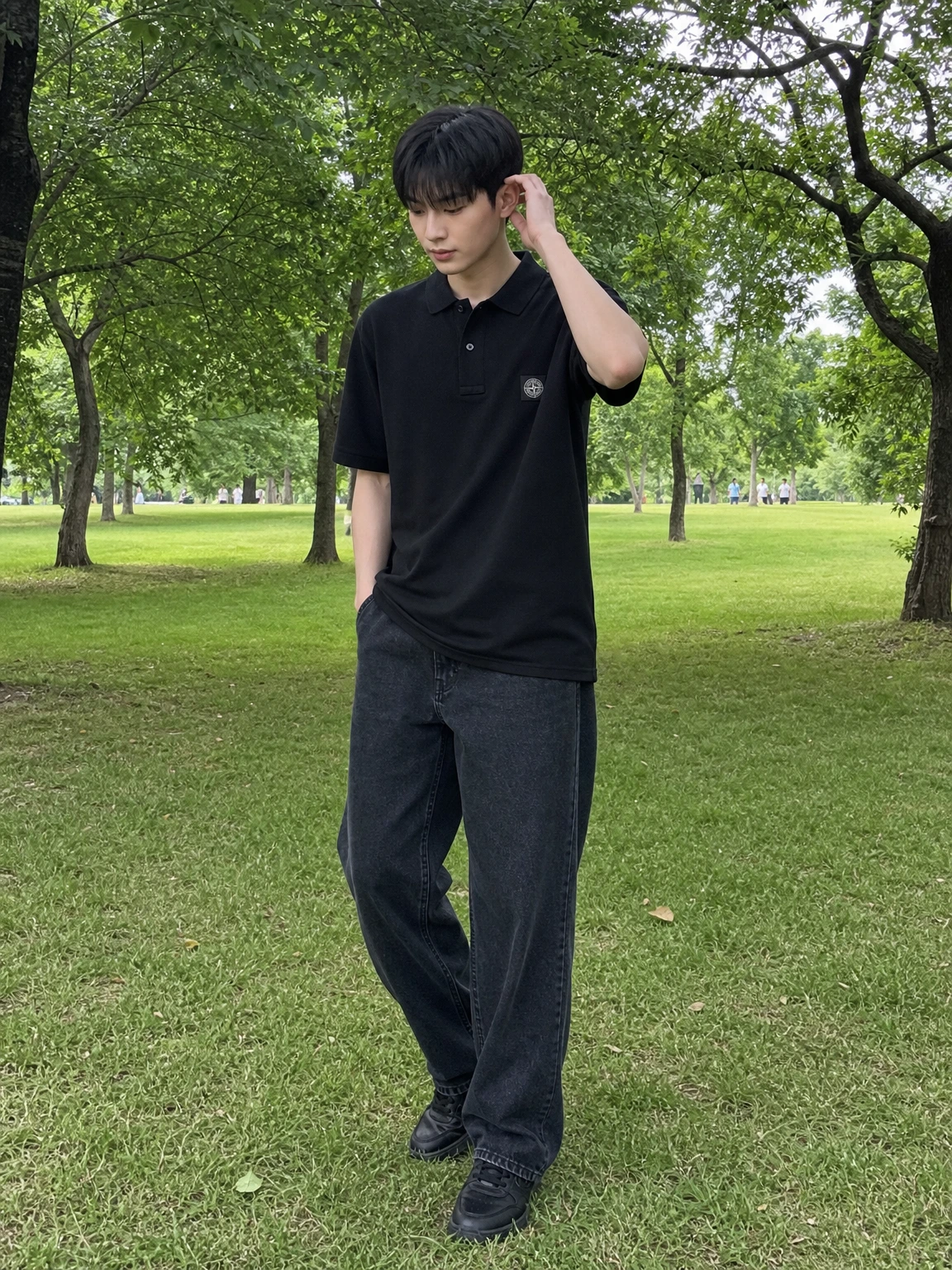 미니 로고로 힘을 준 반팔 카라티