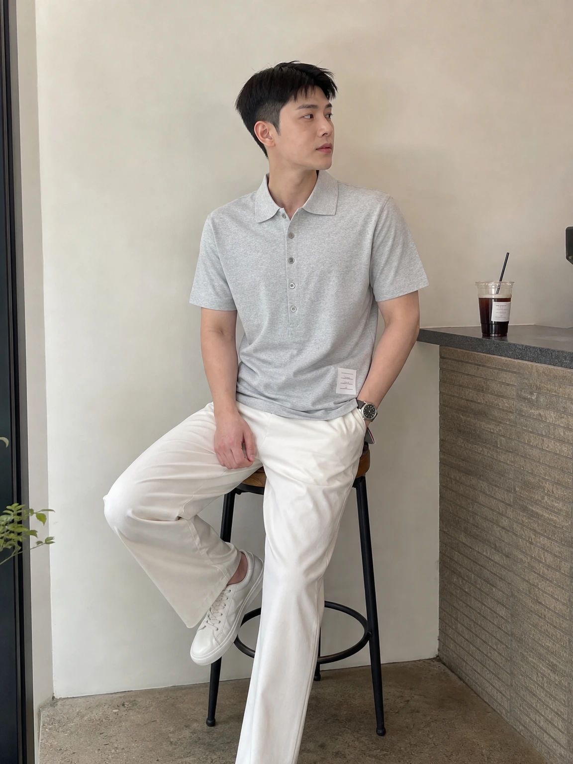 삼선 탭이 숨겨진 반팔티셔츠