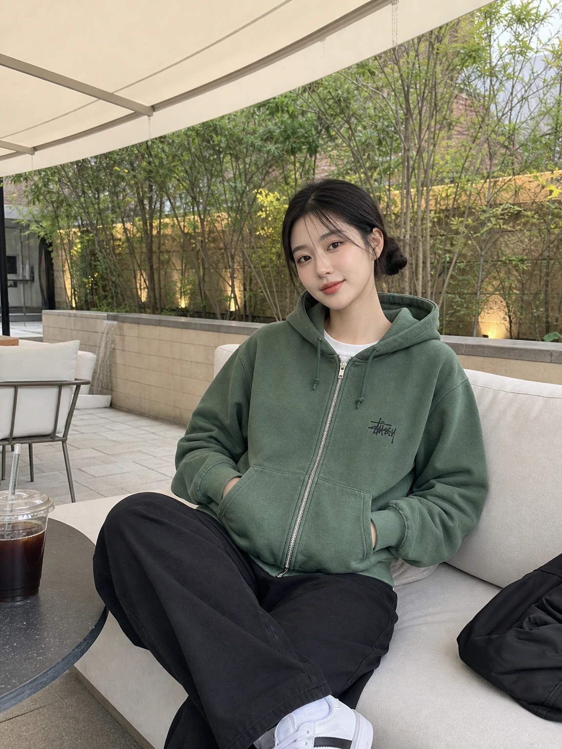 빅 로고로 존재감 더한 후드