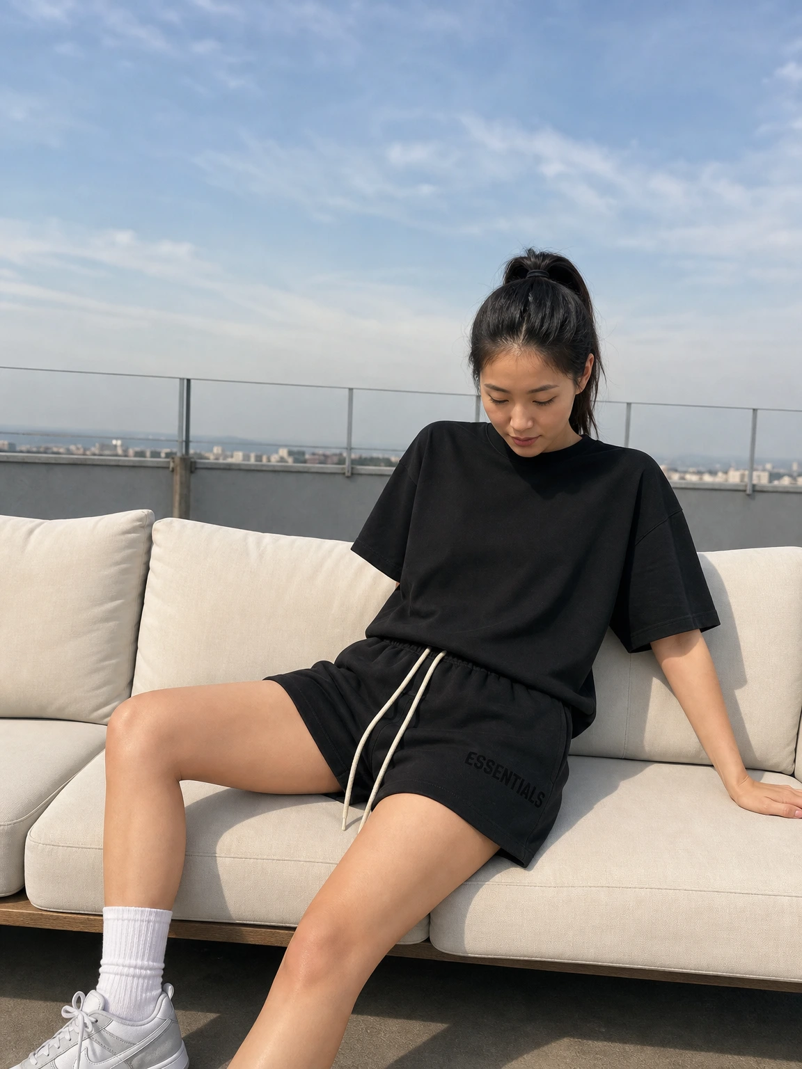 긴 스트링이 돋보이는 쇼츠