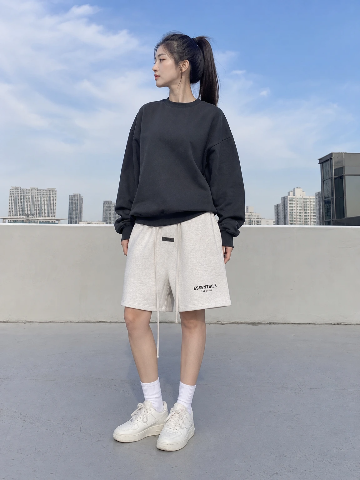 긴 스트링이 돋보이는 쇼츠