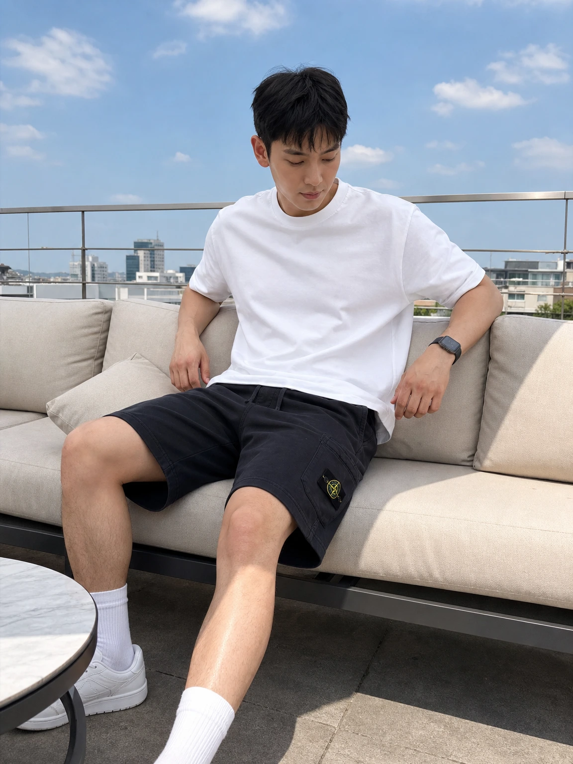 사이드 포켓이 돋보이는 반바지