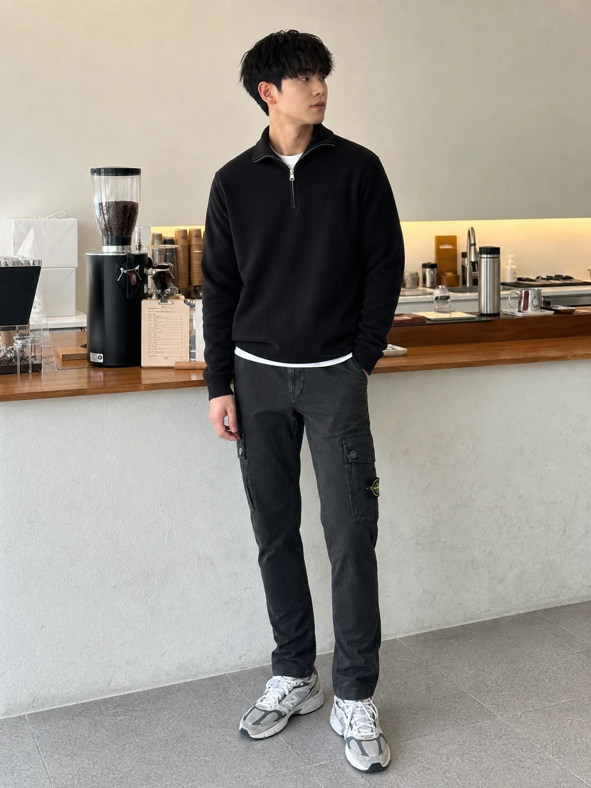 슬림한 카고 포켓이 살아난 팬츠