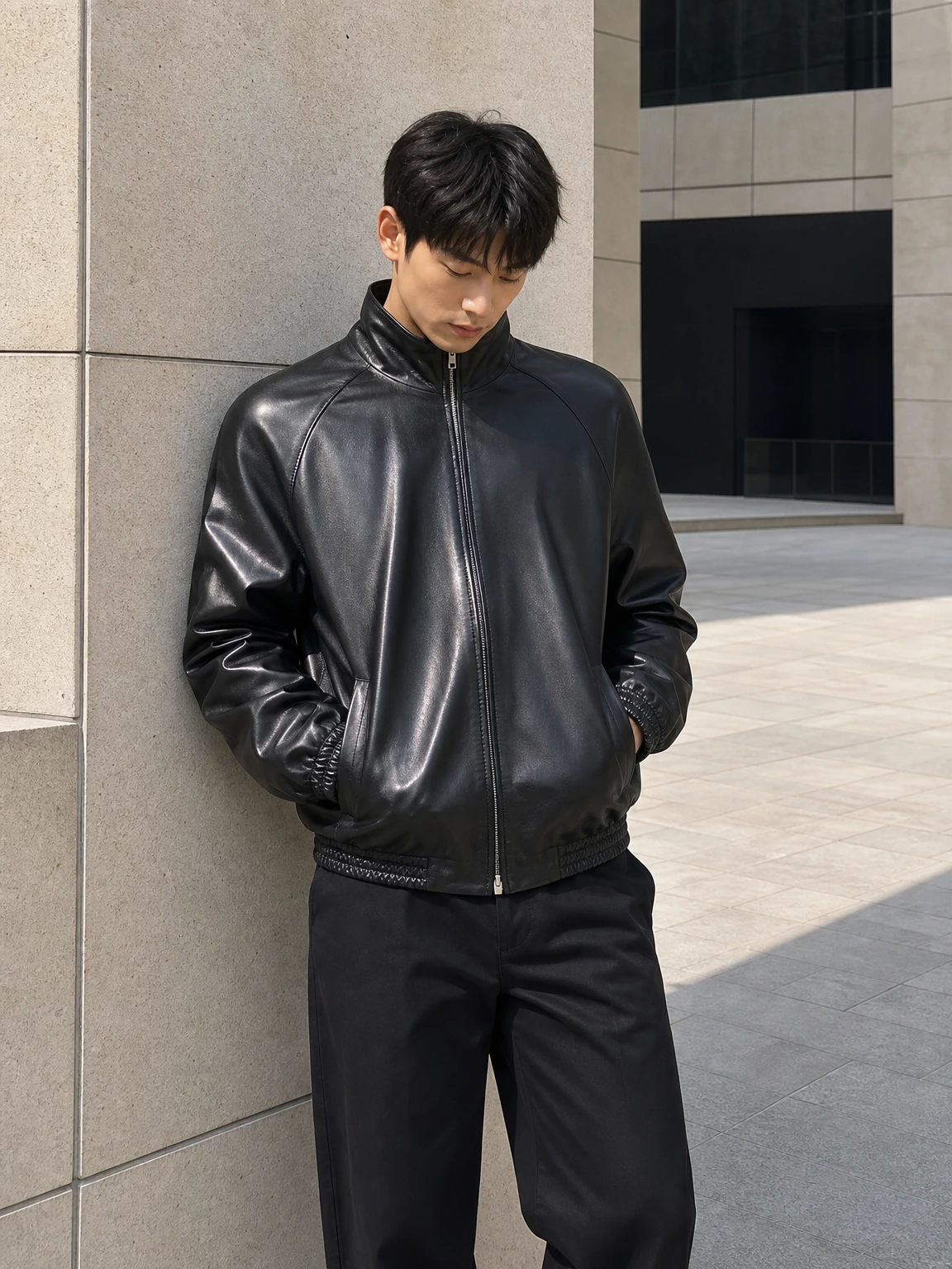 광택감이 고급스러운 가죽 자켓