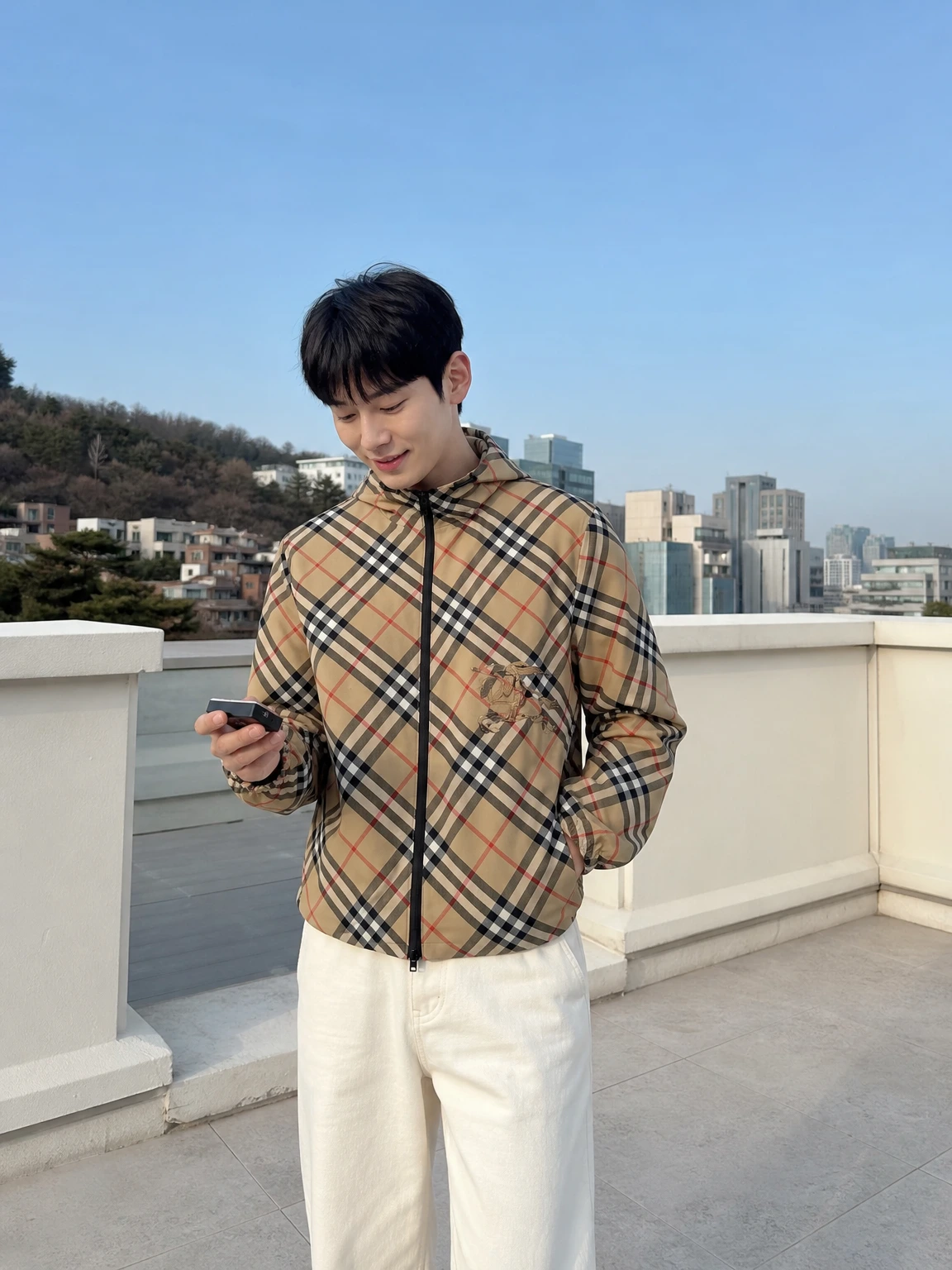 체크 패턴이 돋보이는 자켓