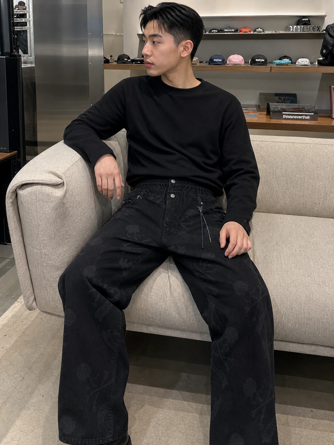 해골 자카드로 존재감 있는 데님 팬츠
