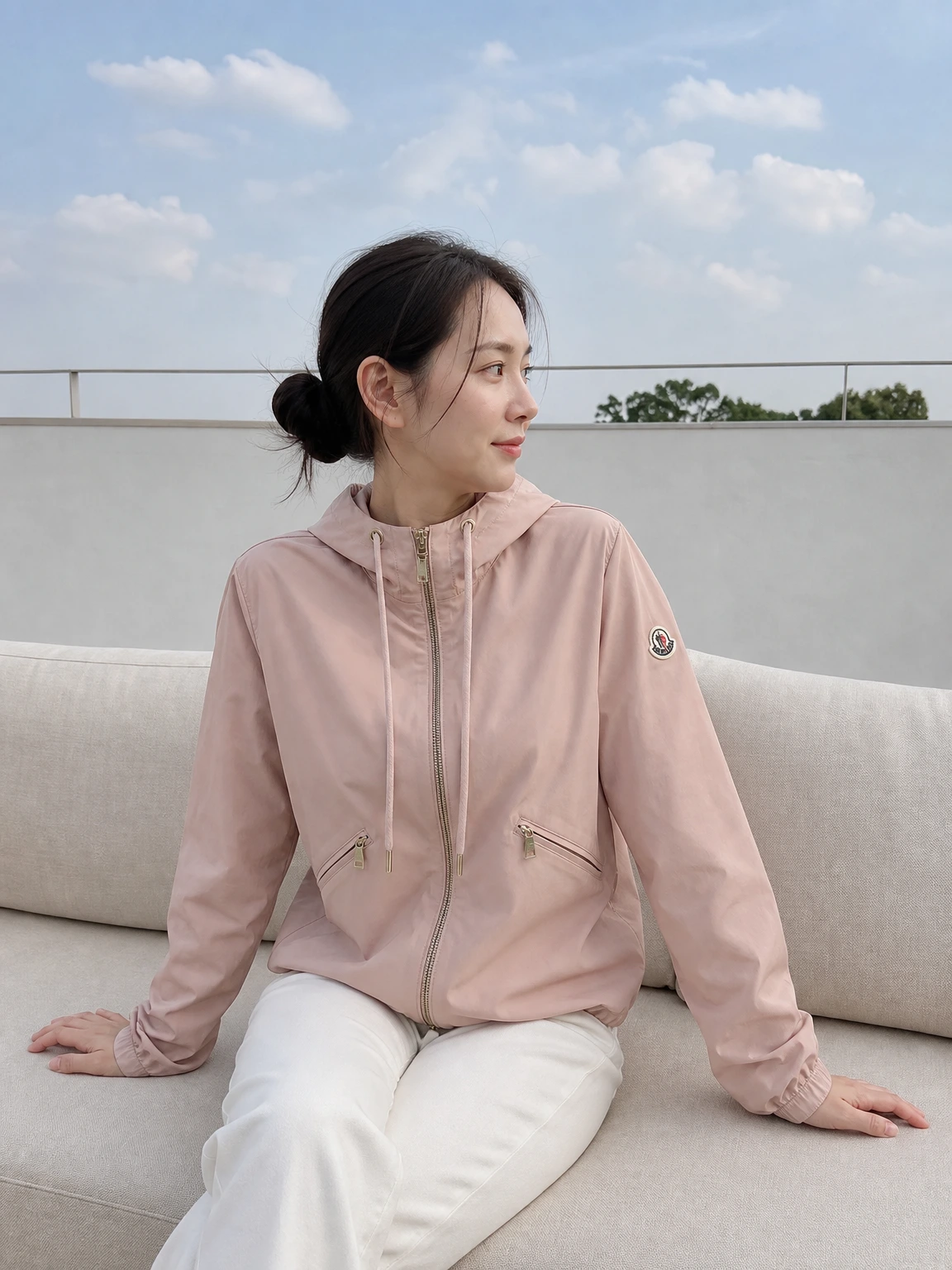 골드 지퍼로 빛나는 자켓