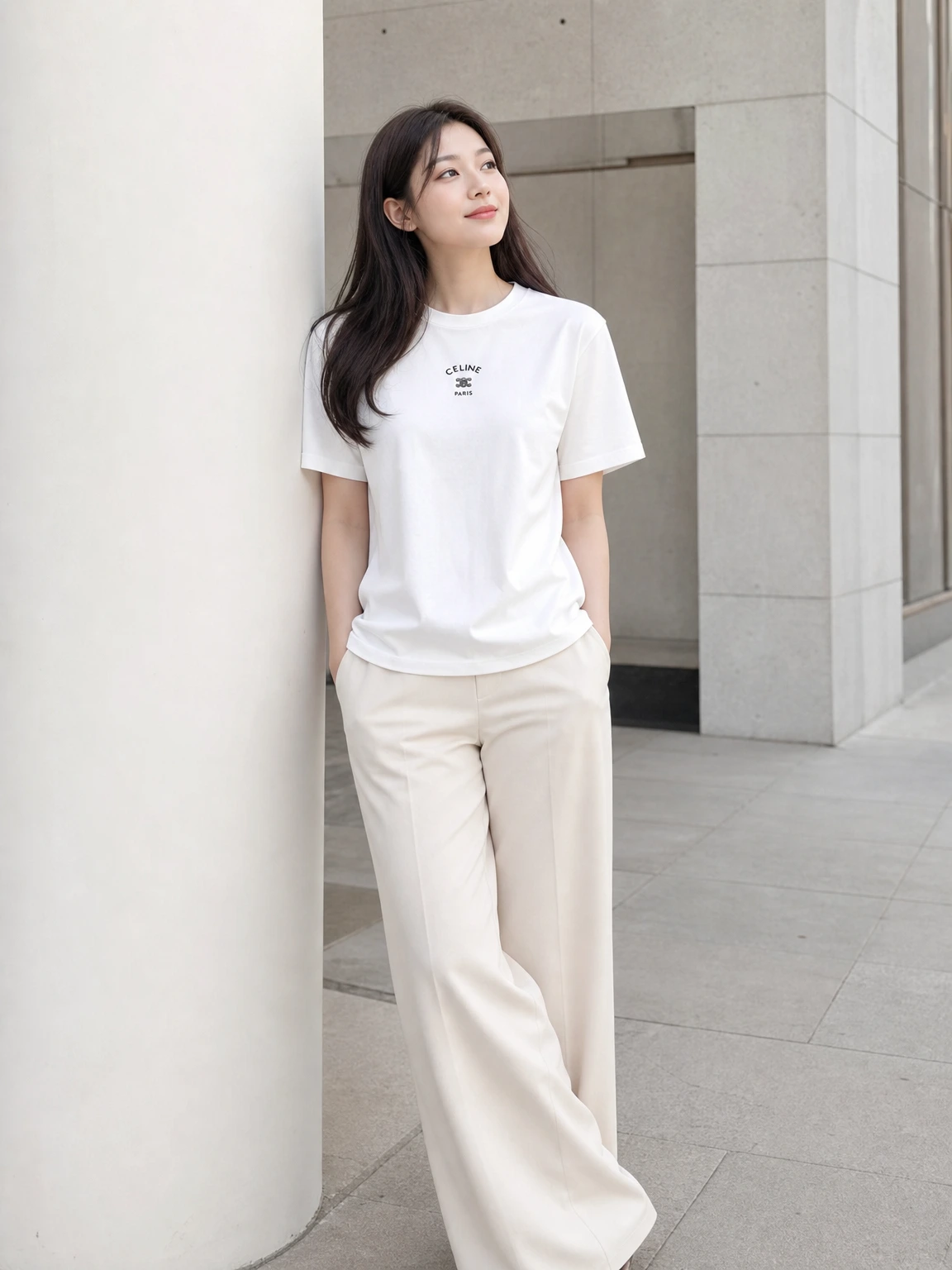 미니 로고로 힘을 준 반팔 티셔츠