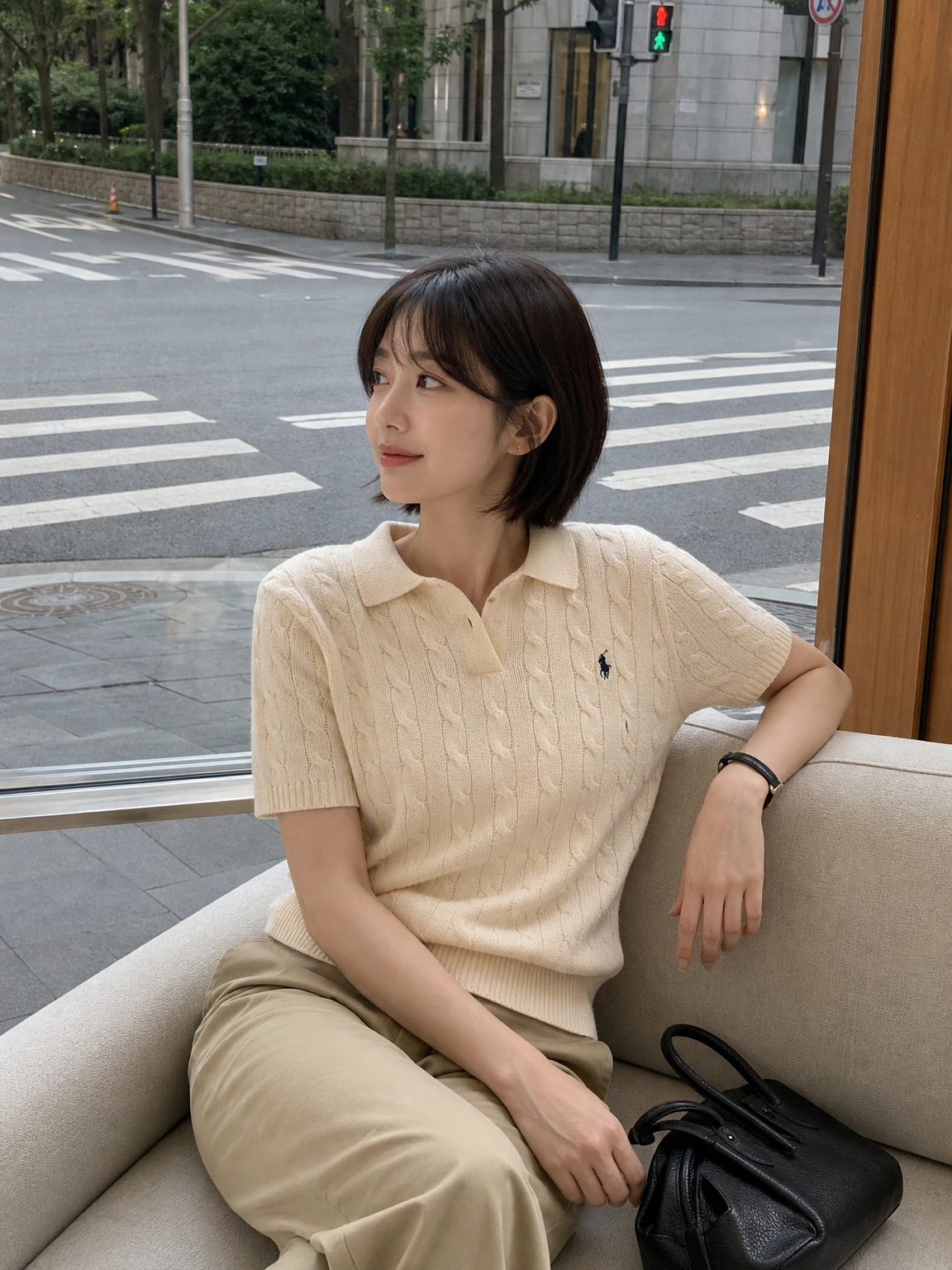 케이블 짜임이 돋보이는 니트 폴로